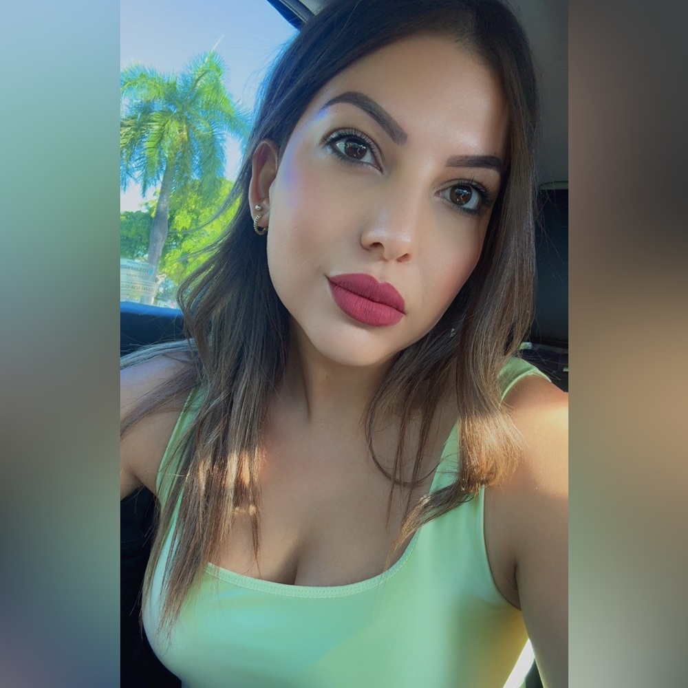 Meet your Posher, Emilia